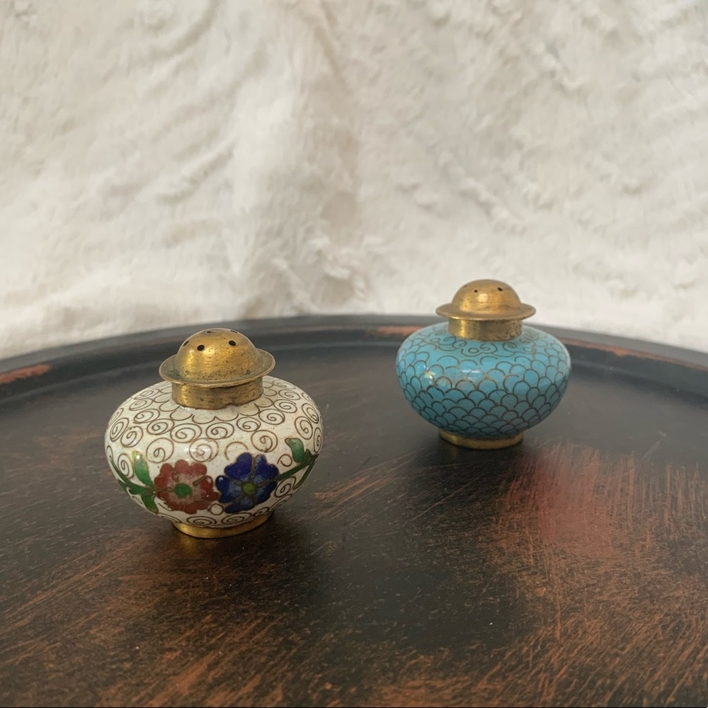 Vtg mismatched Cloisonne enamel shakers